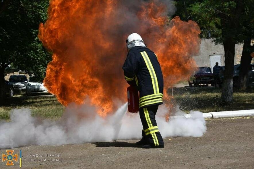 Працівників одеської лікарні вчили гасити пожежу, - ФОТО, ВІДЕО