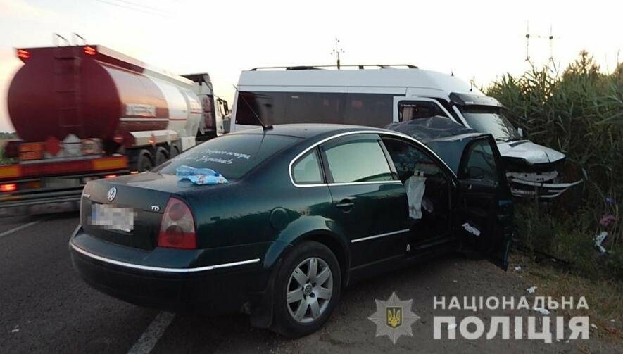 На трасі Одеса-Рені сталося зіткнення легкового автомобіля та мікроавтобуса, є постраждалі, - ФОТО