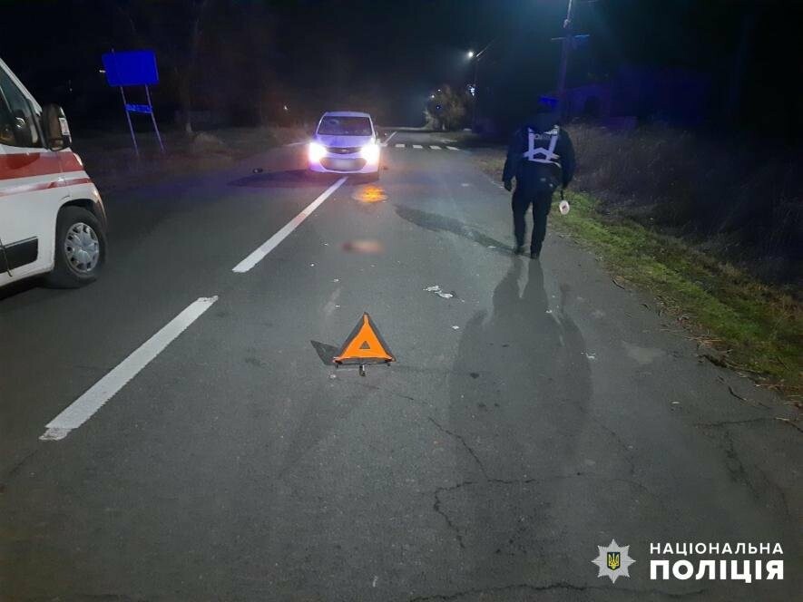 На Одещині автомобіль на смерть збив чоловіка, який перебігав дорогу у забороненому місці