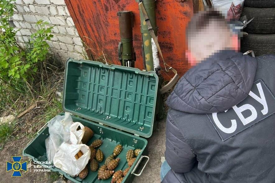 В Одеській області затримали торговця зброєю, який намагався продати криміналітету гранату та вибухівку