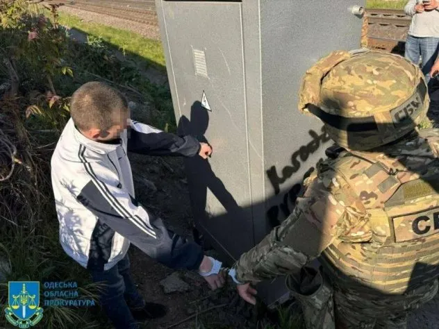 Замовні підпали залізниці та авто ЗСУ: в Одесі викрили диверсантів, - ФОТО