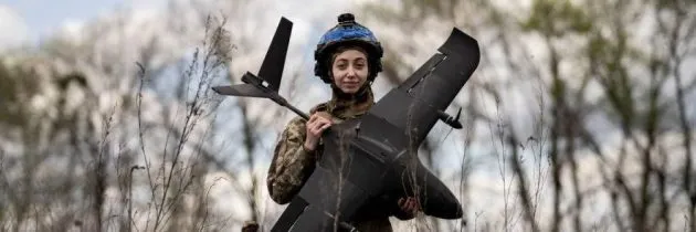 "Анаконда" з Одеси: 21-річна дівчина-пілот захищає Україну дронами та планує життя в армії