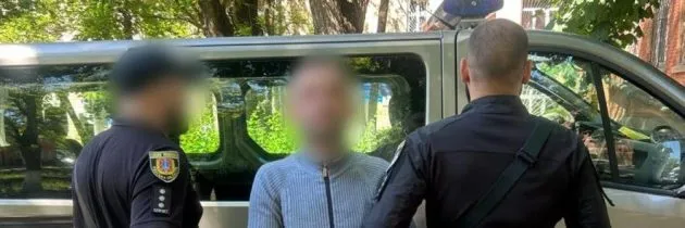 Кривавий напад у маршрутці: п'яний одесит розпилив газ і встромив ніж у пасажира