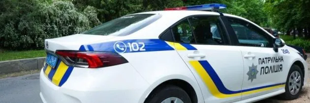 Патрульні та рятувальники врятували одесита, який знепритомнів у власній квартирі, - ВІДЕО