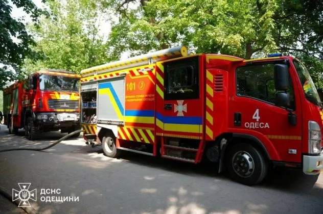 Вогонь спалахнув на території медцентру психічного здоров’я в Одесі, - ФОТО, ВІДЕО