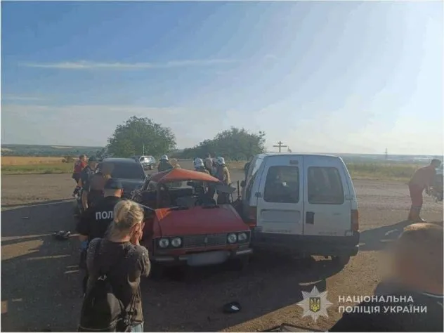 Троє постраждалих: на Одещині ВАЗ протаранив два авто під час невдалого обгону, - ФОТО