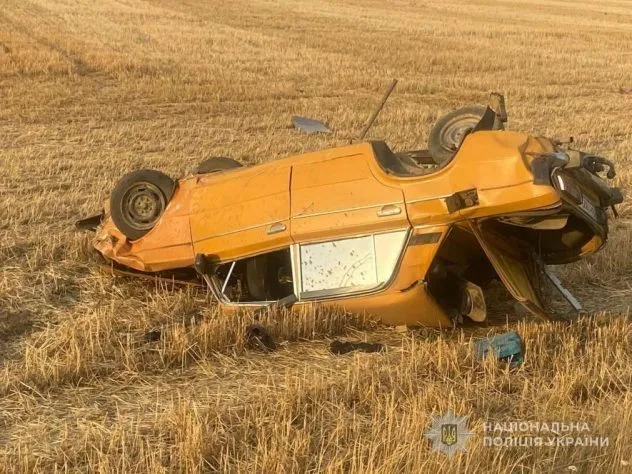 На Одещині нетверезий водій загинув у перевернутому авто: в салоні були ще двоє пасажирів, - ФОТО