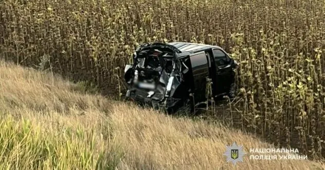 Вантажівка знесла з дороги легковик Toyota: в аварії на Одещині постраждали четверо людей, - ФОТО
