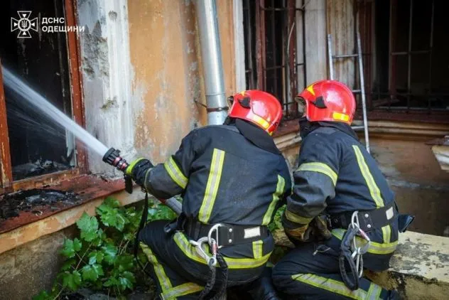 В Одесі під час пожежі врятували дев’ятьох мешканців будинку, - ФОТО, ВІДЕО