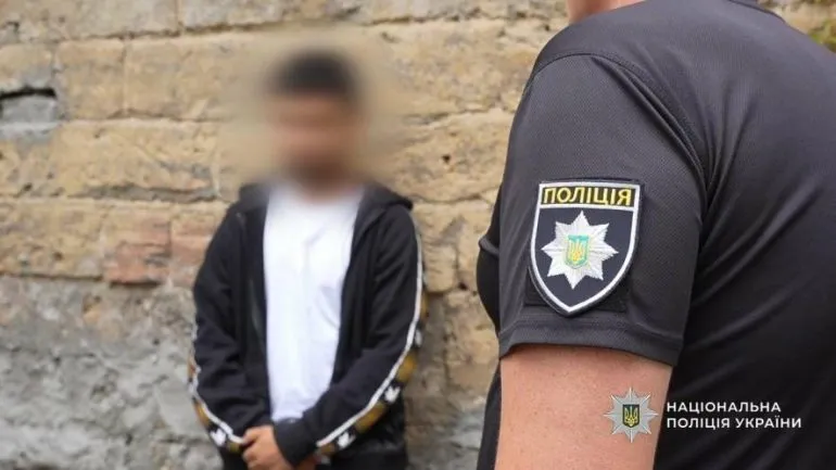 В Одесі затримали етнічну групу аферистів, які обіцяли авто для ЗСУ, - ФОТО