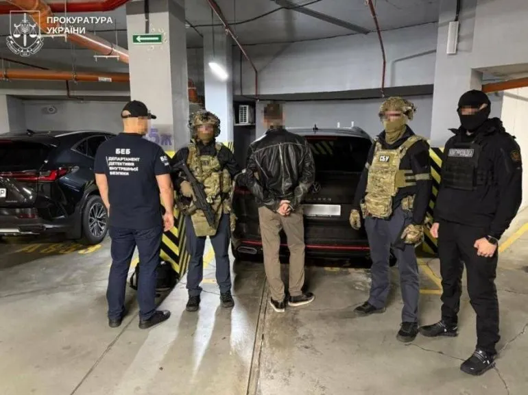 Топ-чиновник БЕБ з Одеси підозрюється у фінансуванні війни проти України, - ФОТО