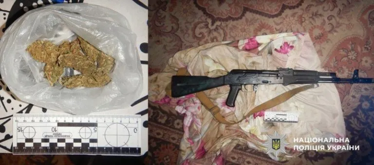 На Одещині викрили двох чоловіків із кількома кілограмами канабісу та автоматом Калашникова