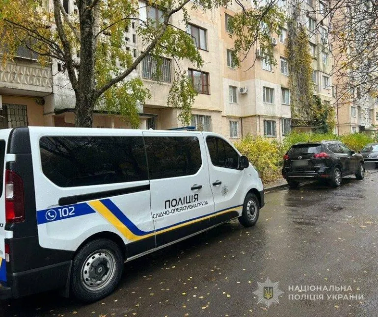Маленька дівчинка випала з вікна багатоповерхівки в Одесі: що відомо