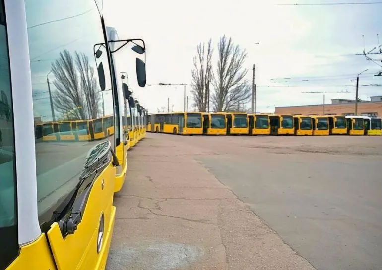 Гуманітарні автобуси від Регенсбурга та Стамбула нарешті вийдуть на маршрути в Одесі після року простою