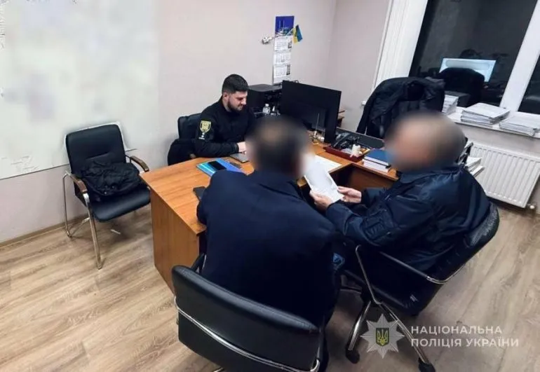 Відправив пістолет поштою: одесита викрили на продажі зброї онлайн, - ФОТО