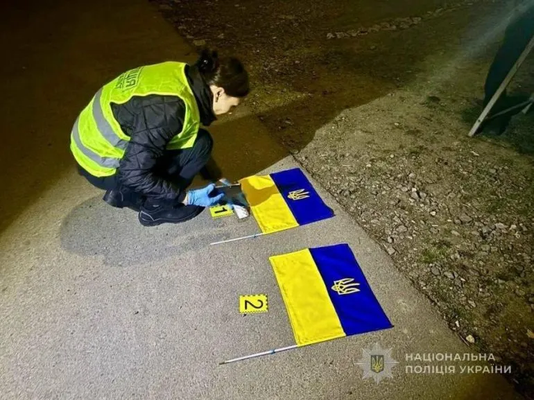 На Одещині затримали чоловіка, який надругався над символом України, - ФОТО