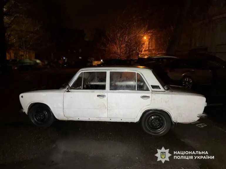 В Одесі юнак викрав авто, пограбував людей і зламав ногу охоронцю, - ФОТО