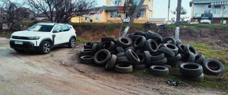 Лиман під Одесою тонув у звалищі старих шин: деталі