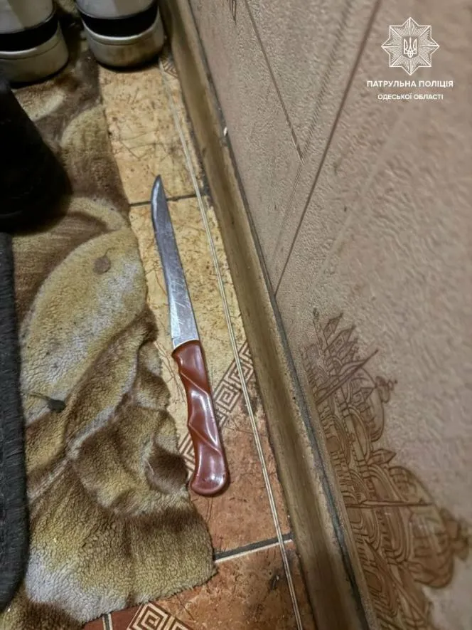 З ножем у під’їзді: в Одесі затримали агресивного чоловіка