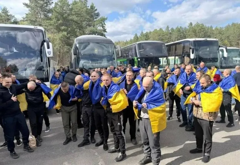 З російського полону повернулися 12 військових з Одещини