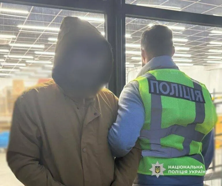 Одесит хотів розіслати психотропи по всій Україні: вилучили 145 посилок