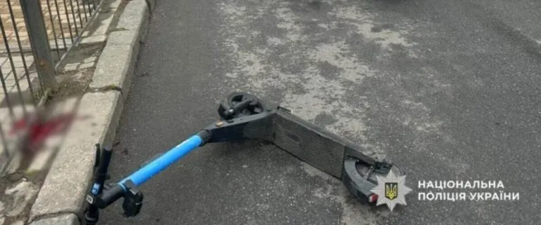 В Одесі авто збило підлітка на самокаті: хлопця забрали до лікарні