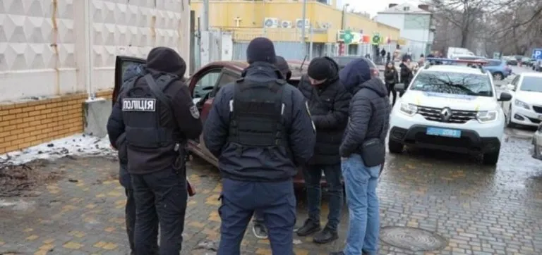 "Ваш син у ТЦК": в Одесі шахрай видурив у жінки тисячі доларів
