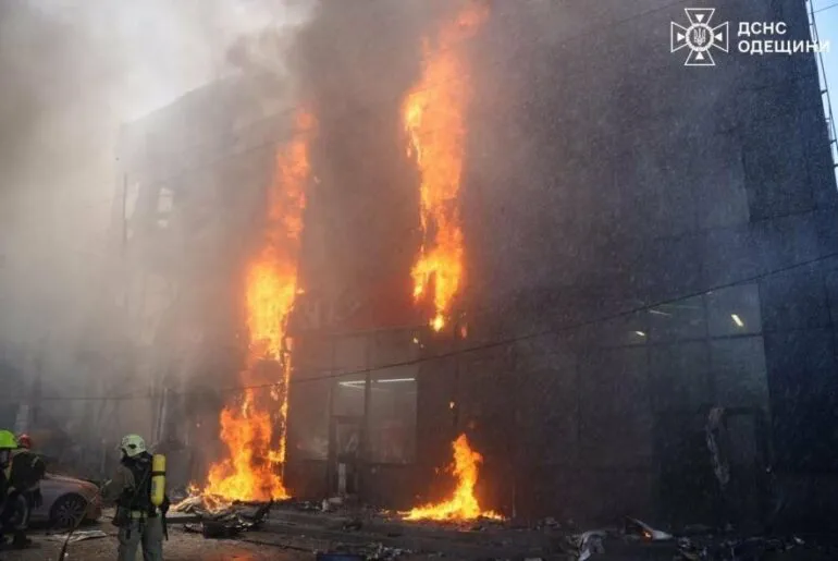 Російський дрон вбив собаку в зоомагазині на Одещині, - ФОТО