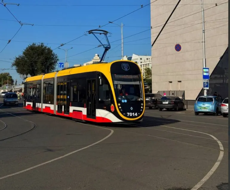 В Одесі завтра по одному із маршрутів запустять трьохсекційні трамваї